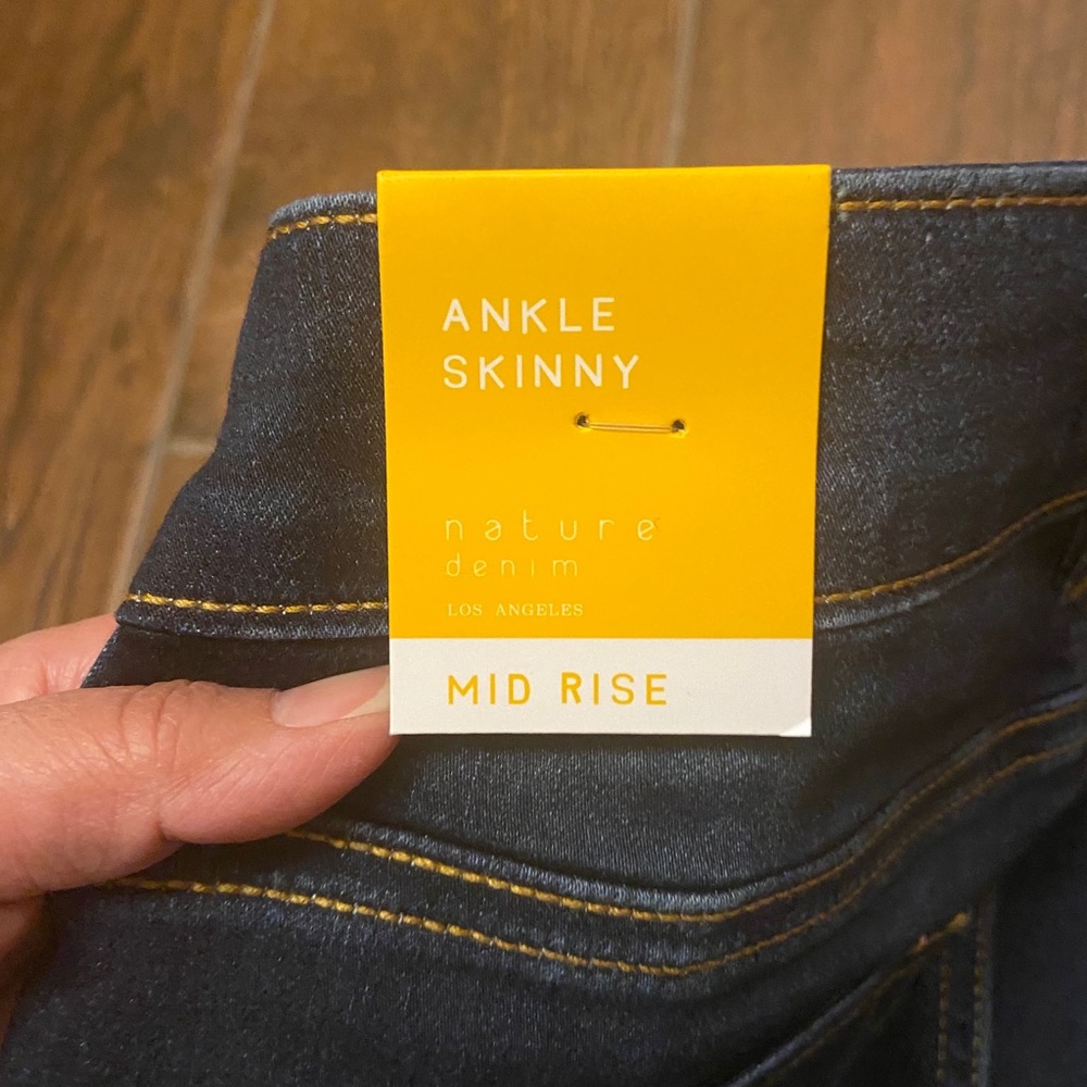🆕 Pink Lily Kylie Distressed Dark Wash Jeans - Picture 7 of 7